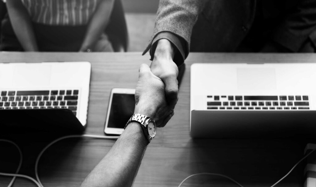 Consulting business people shaking hands agreement (1)